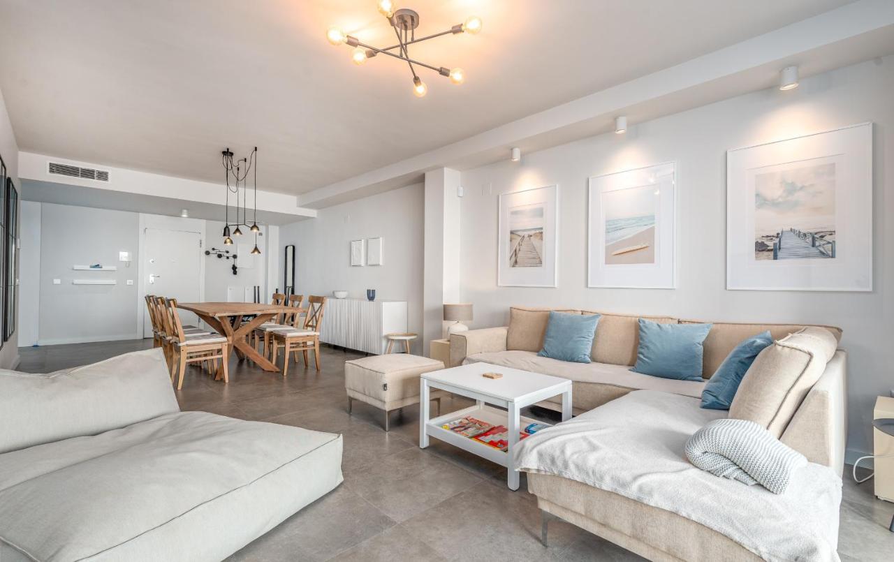 Luxurious Apartment With Sea Views Blue Suites B2-103 Манилва Экстерьер фото