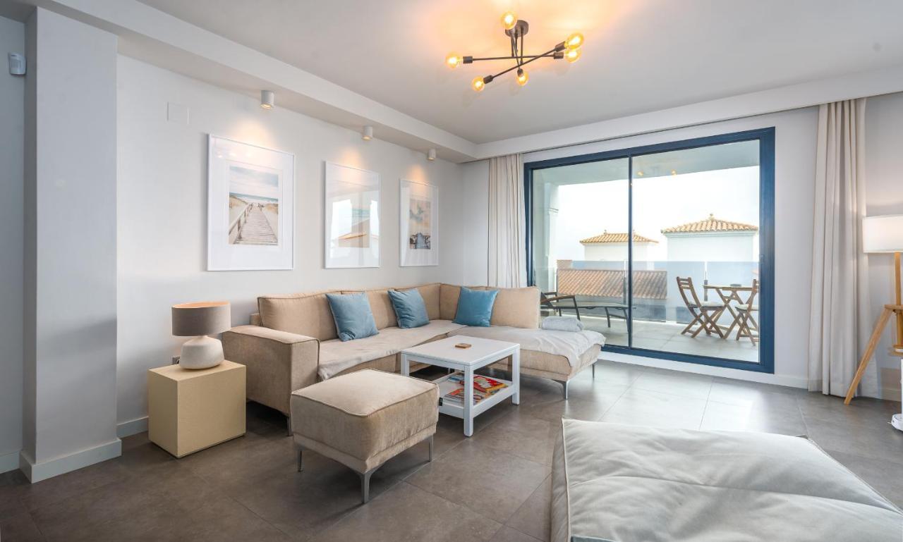 Luxurious Apartment With Sea Views Blue Suites B2-103 Манилва Экстерьер фото