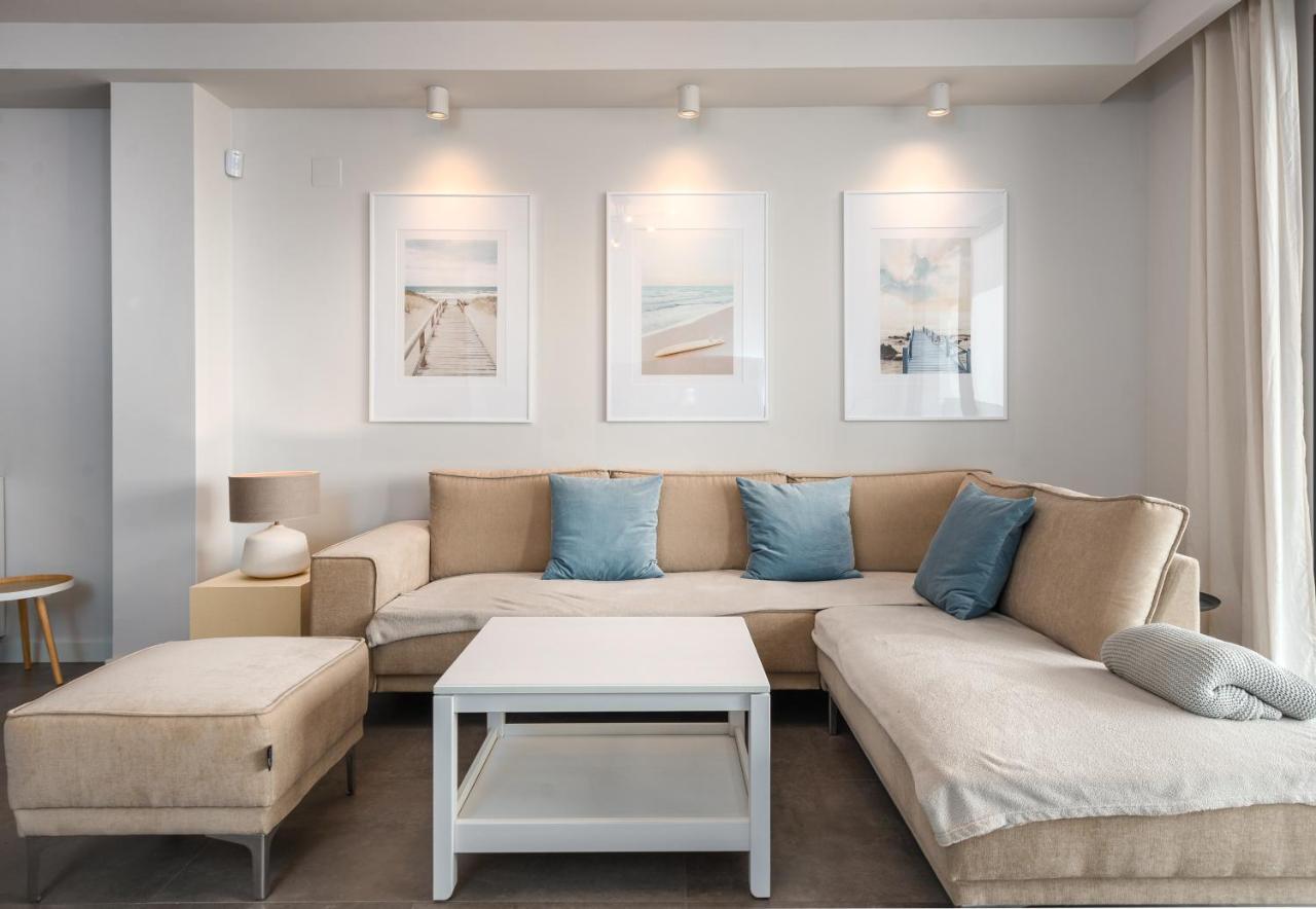 Luxurious Apartment With Sea Views Blue Suites B2-103 Манилва Экстерьер фото