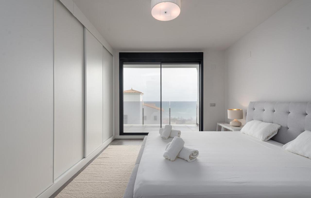 Luxurious Apartment With Sea Views Blue Suites B2-103 Манилва Экстерьер фото