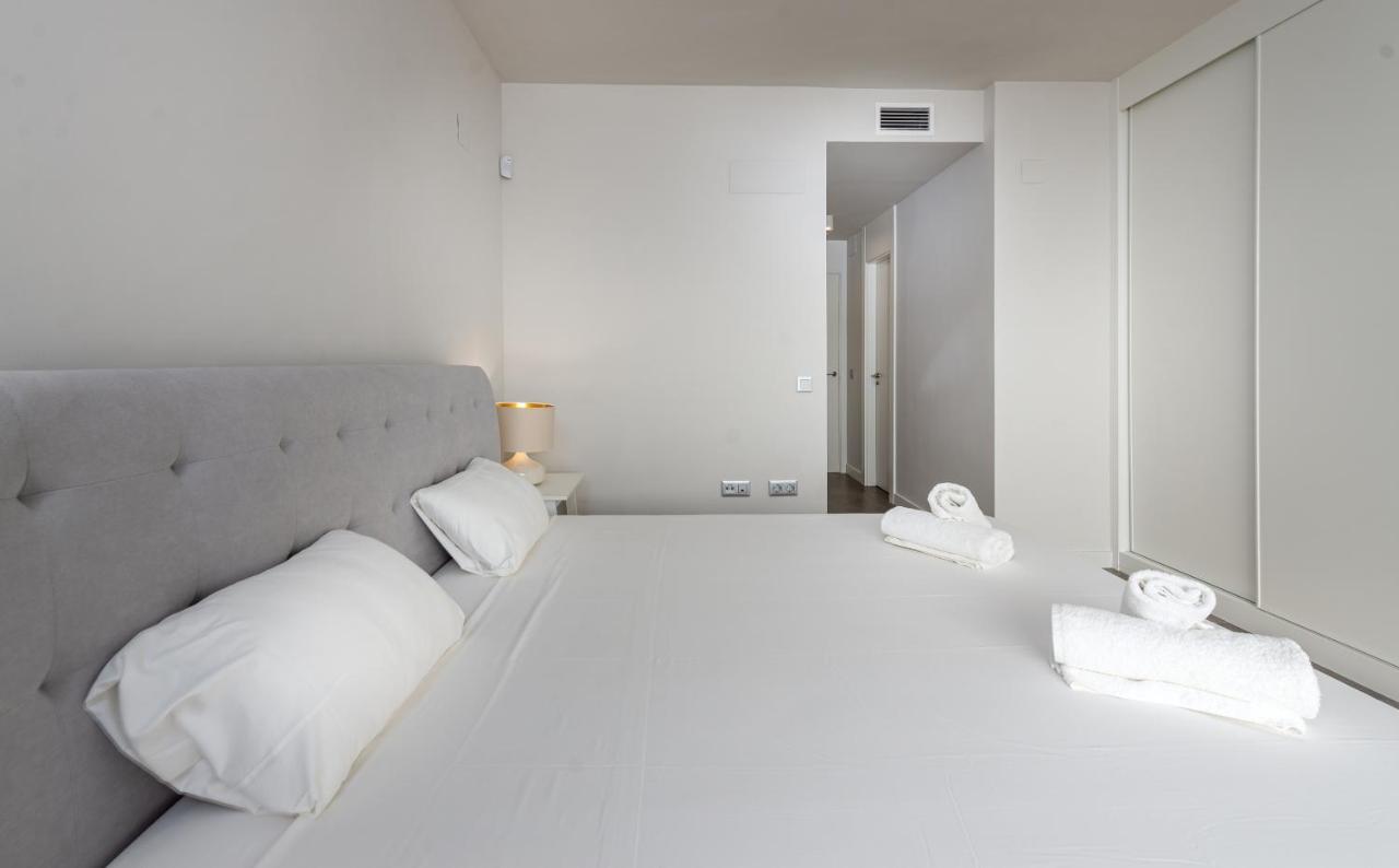 Luxurious Apartment With Sea Views Blue Suites B2-103 Манилва Экстерьер фото
