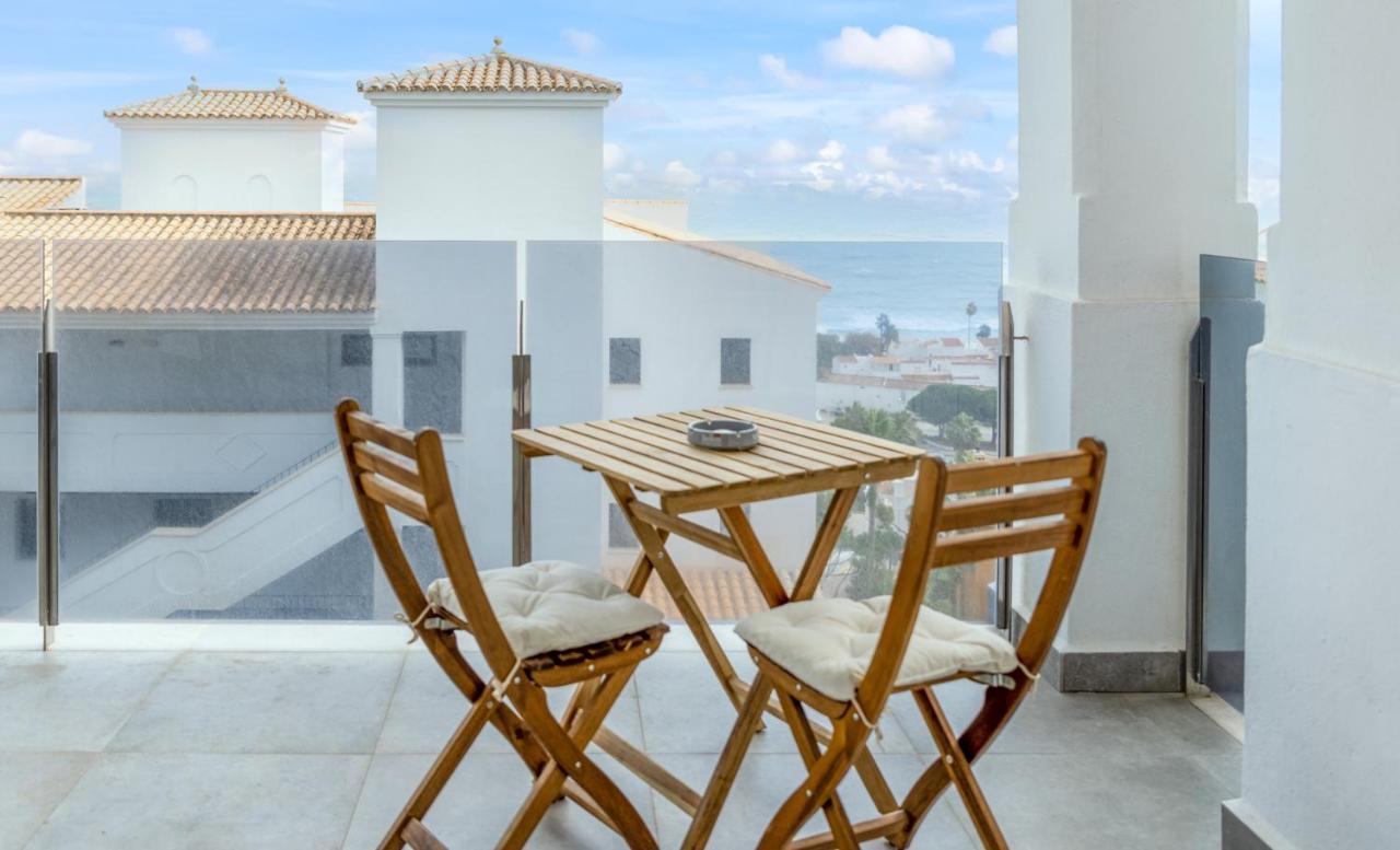Luxurious Apartment With Sea Views Blue Suites B2-103 Манилва Экстерьер фото