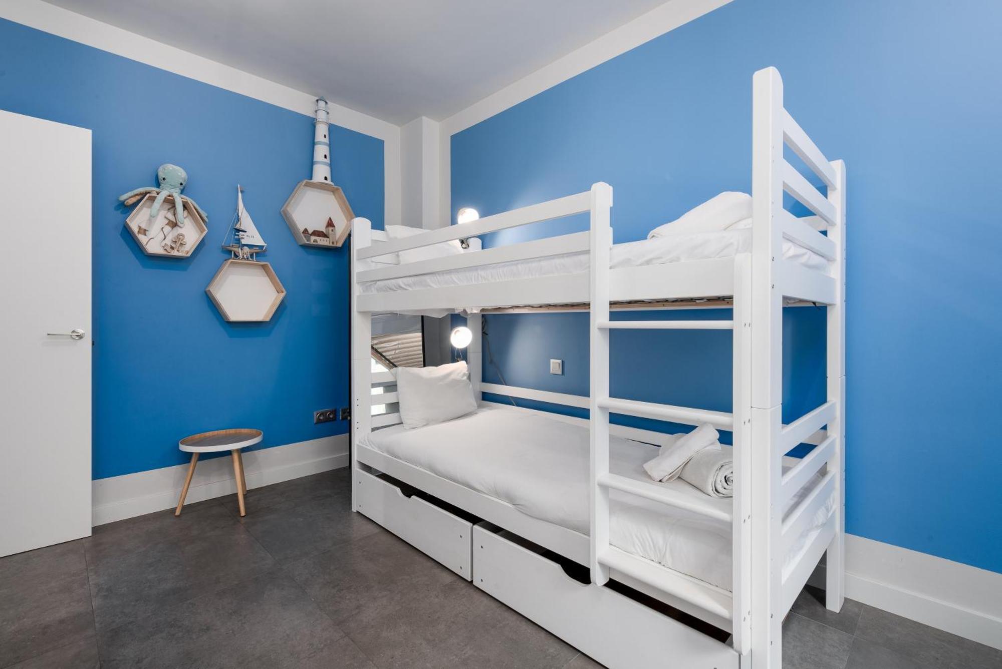 Luxurious Apartment With Sea Views Blue Suites B2-103 Манилва Экстерьер фото